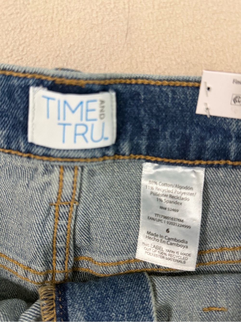 Time and Tru Women's High Rise Patch Pocket Denim Shorts, 4" Inseam Sz 6 NWT - Picture 8 of 11